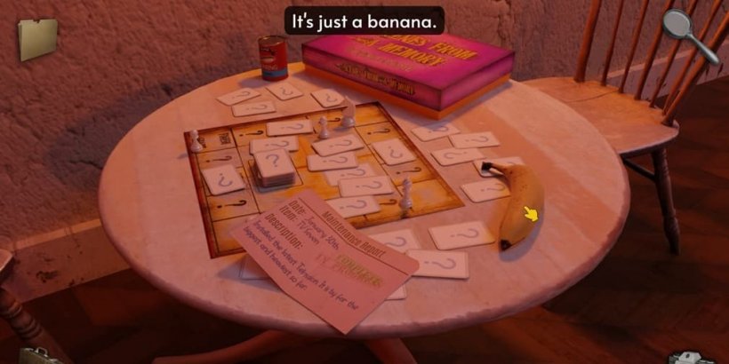 Una banana su un tavolo con un po 'di carta