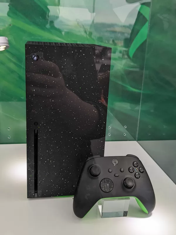 新的Xbox系列S型号 - 顶视图