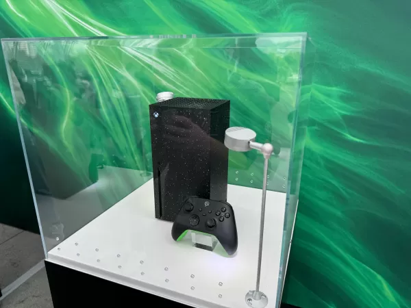 新的Xbox系列X型号 - 后视图